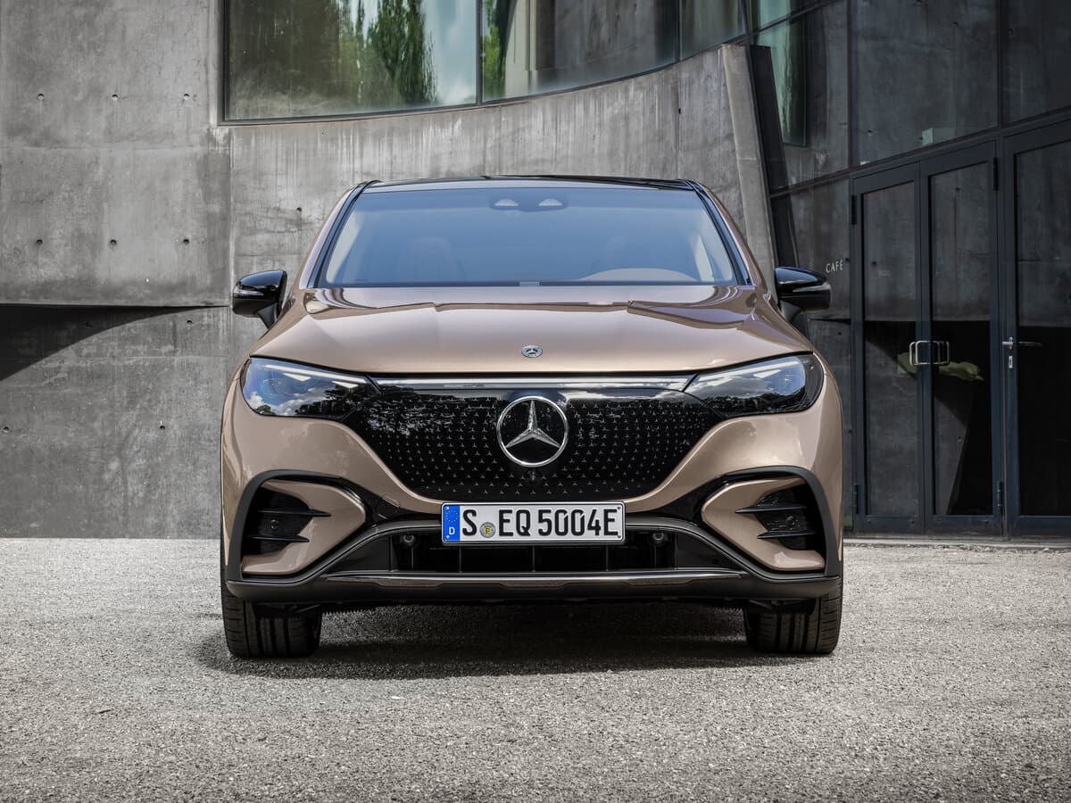 Mercedes-Benz EQE SUV 2022 – indiyədək — Öndən