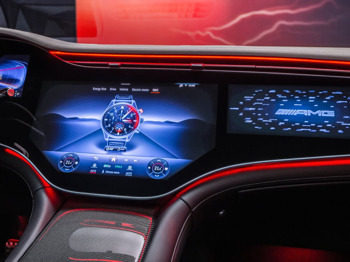 Mercedes-Benz EQE SUV AMG 2022 – indiyədək — Salon, öndən
