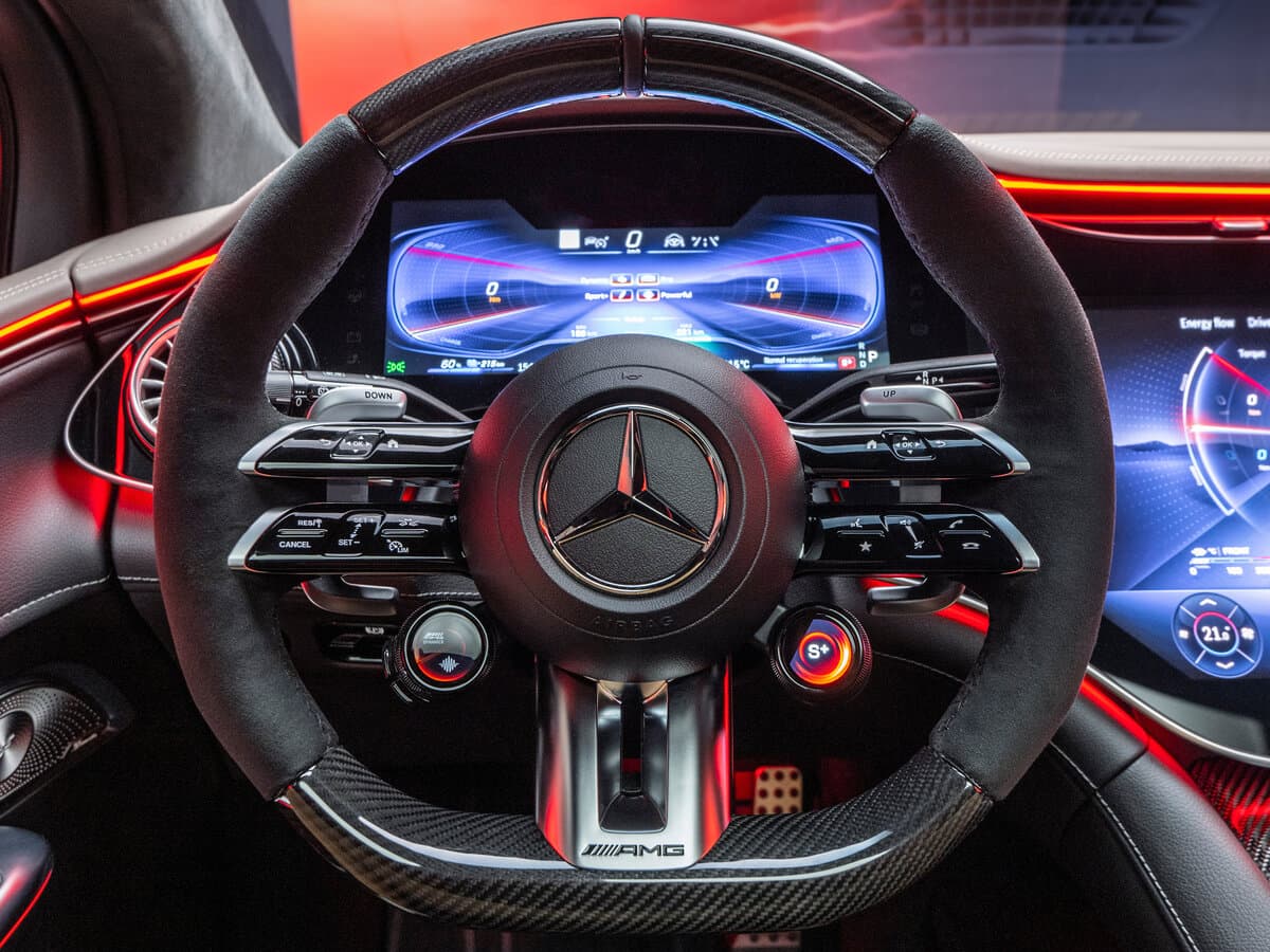 Mercedes-Benz EQE SUV AMG 2022 – indiyədək — Sükan