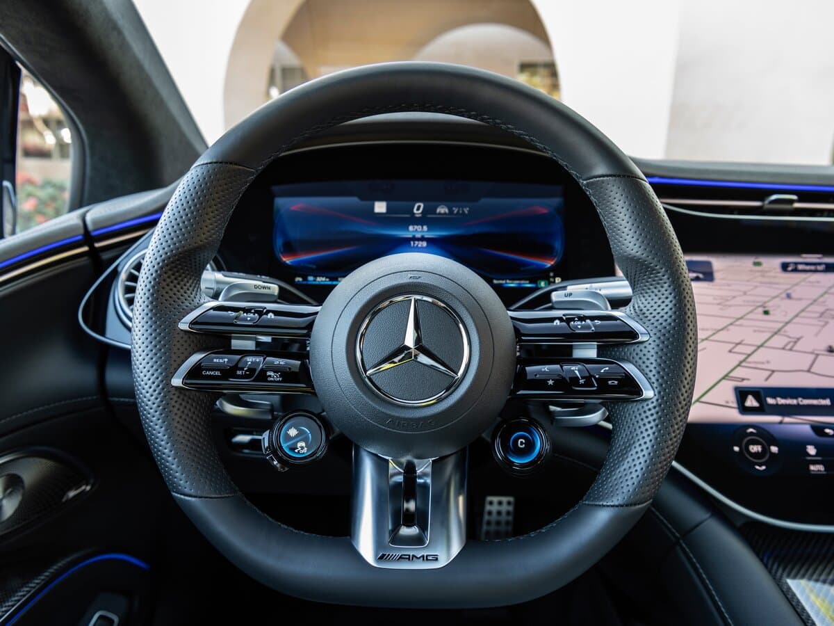 Mercedes-Benz EQS AMG 2021 – indiyədək — Sükan
