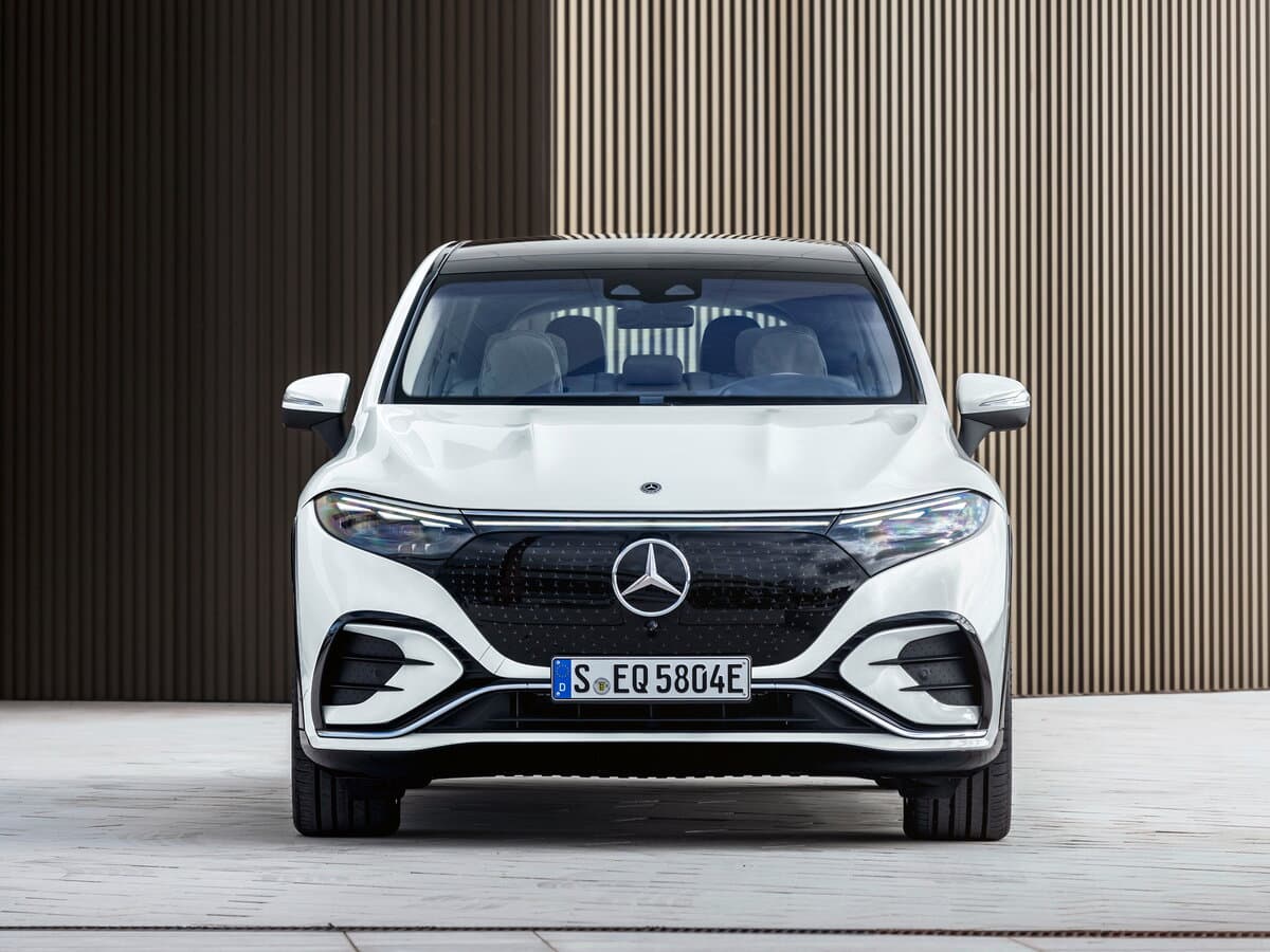 Mercedes-Benz EQS SUV 2022 – indiyədək — Öndən