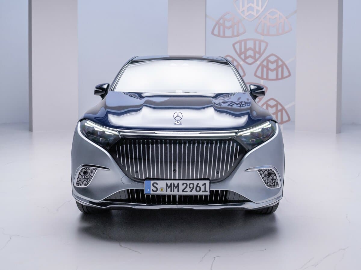Mercedes-Benz Maybach EQS SUV 2023 – indiyədək — Öndən
