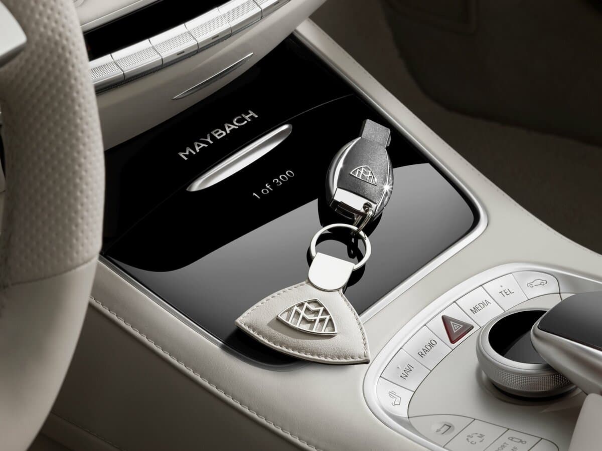 Mercedes-Benz Maybach S-Klass I (X222) Restayling — Salon, arxadan
