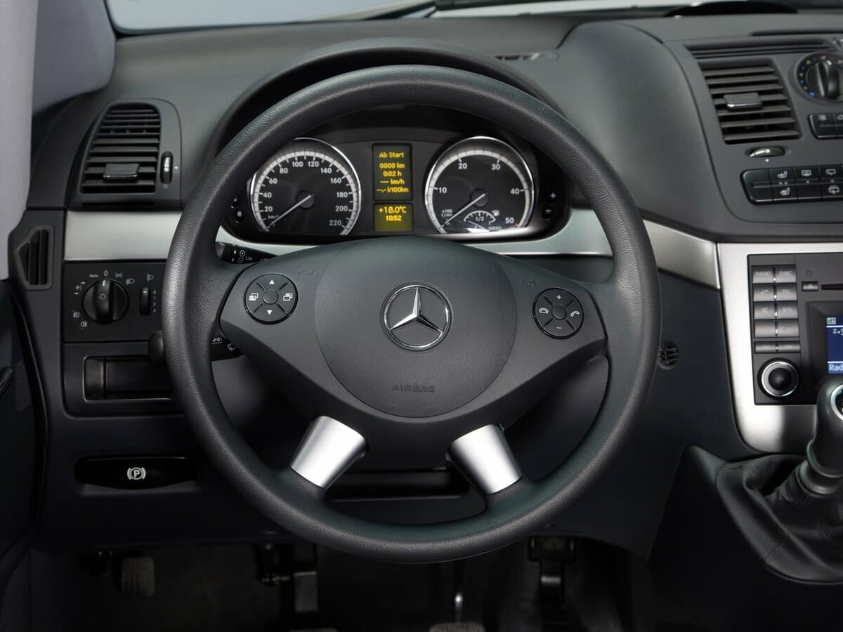 Mercedes-Benz Viano I (W639) Restayling — Sükan