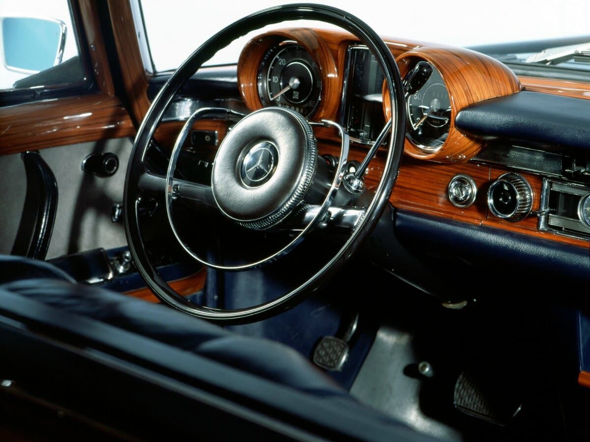Mercedes-Benz W100 1964 – 1981 — Sükan