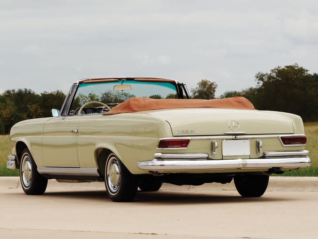 Mercedes-Benz W111 1959 – 1971 — 3/4 arxadan
