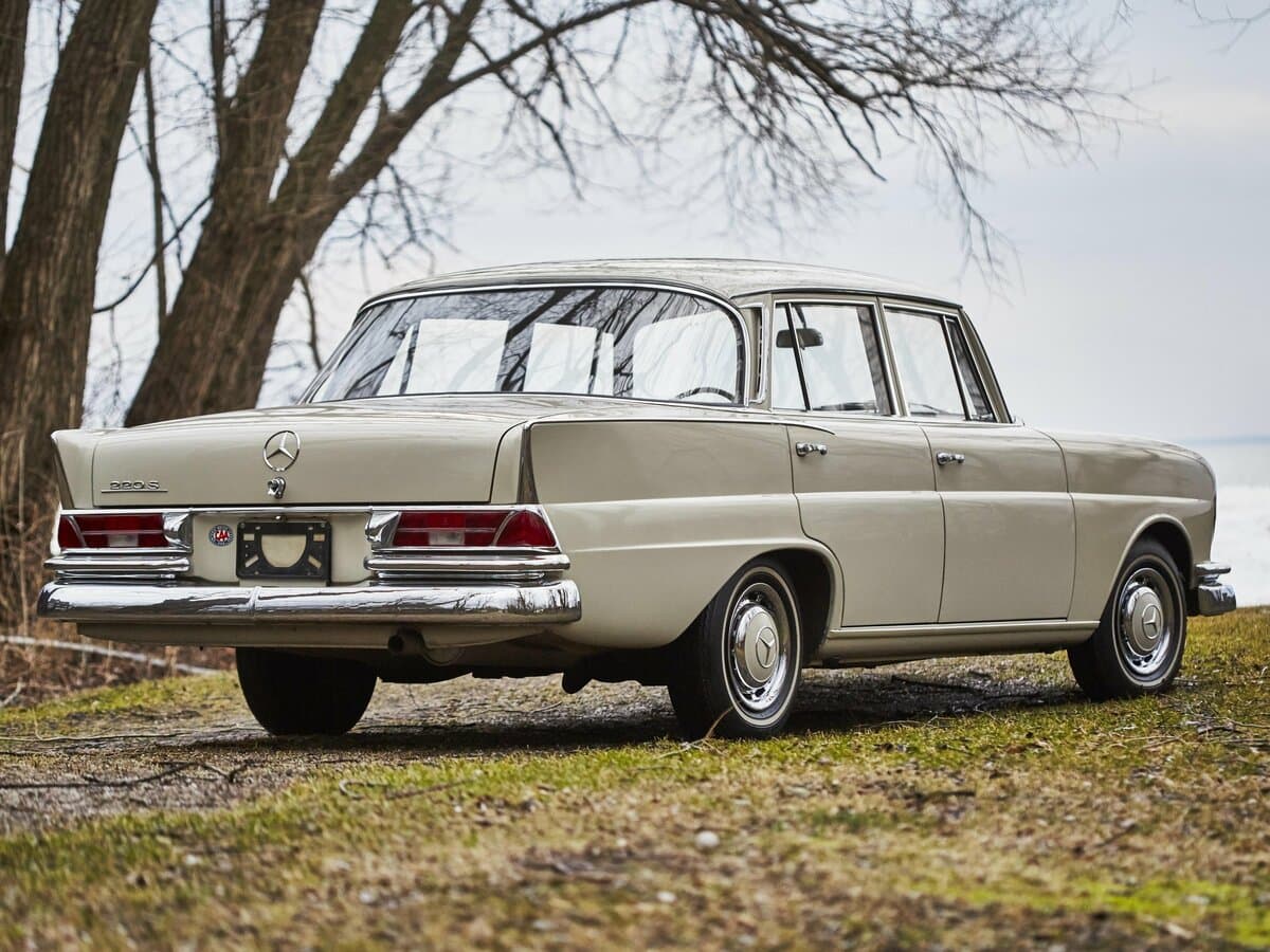 Mercedes-Benz W111 1959 – 1971 — 3/4 arxadan