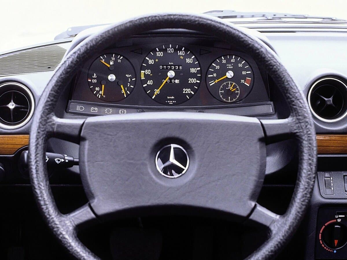 Mercedes-Benz W123 1975 – 1986 — Sükan