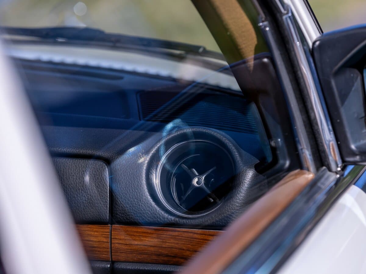 Mercedes-Benz W123 1975 – 1986 — Salon, arxadan