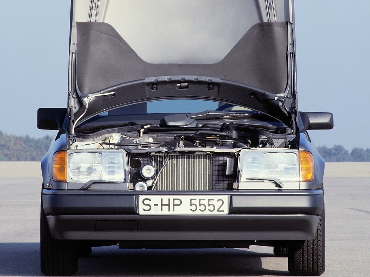 Mercedes-Benz W124 1984 – 1993 — Salon, öndən