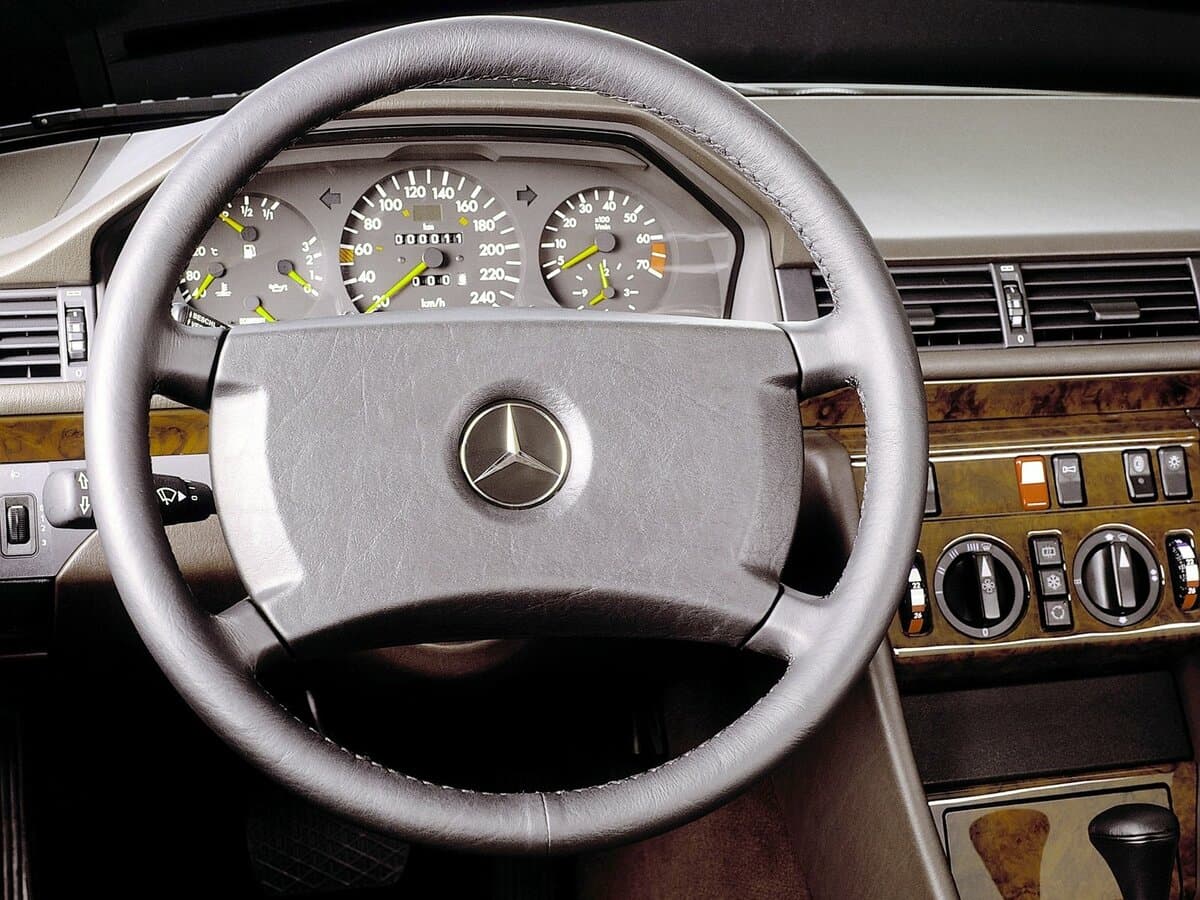 Mercedes-Benz W124 1984 – 1993 — Sükan