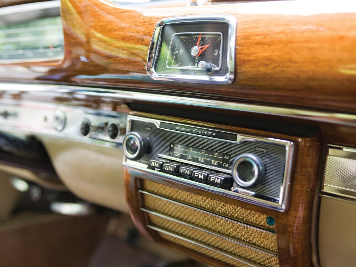 Mercedes-Benz W180 II — Salon, öndən