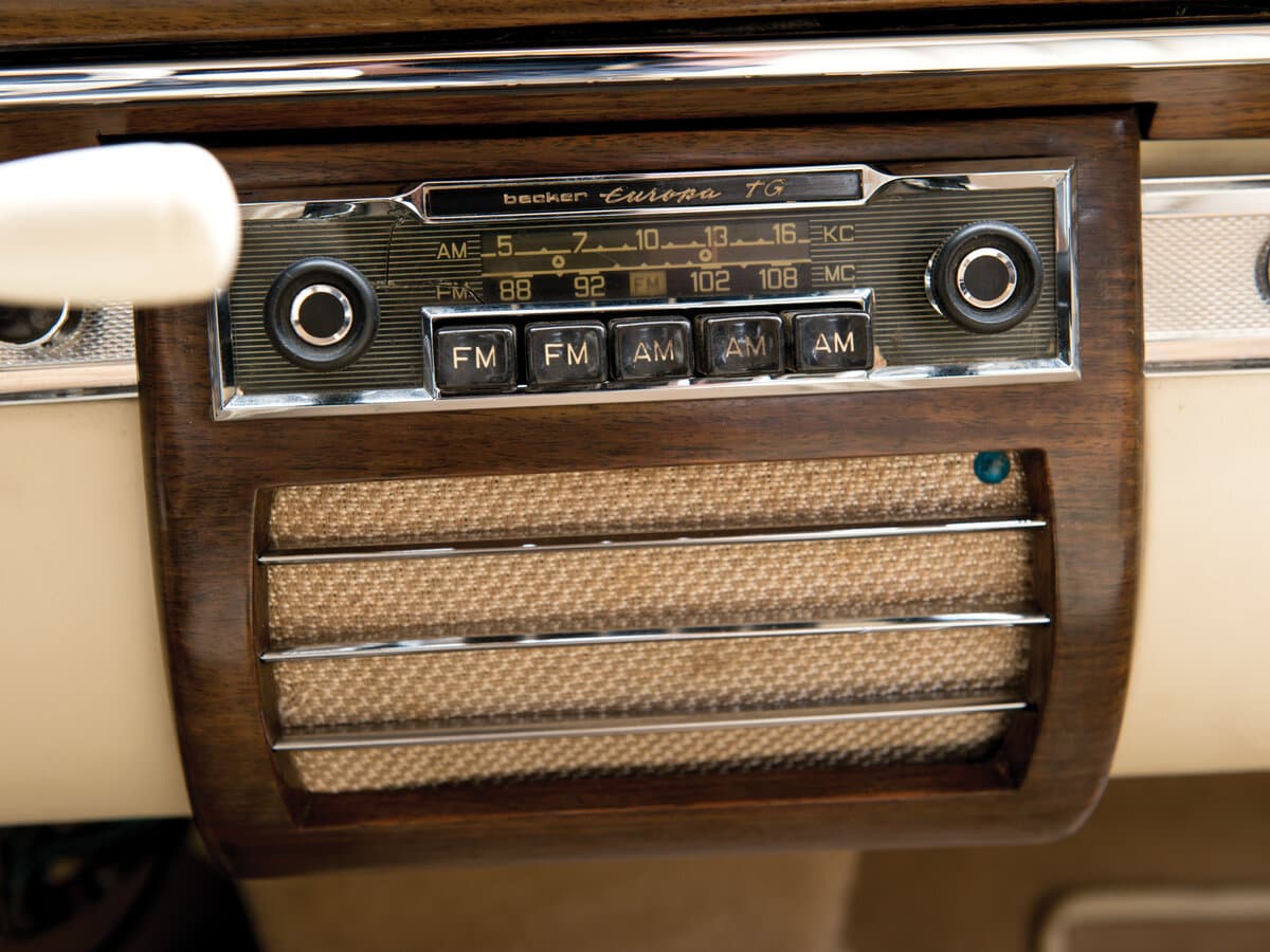 Mercedes-Benz W180 II — Salon, öndən