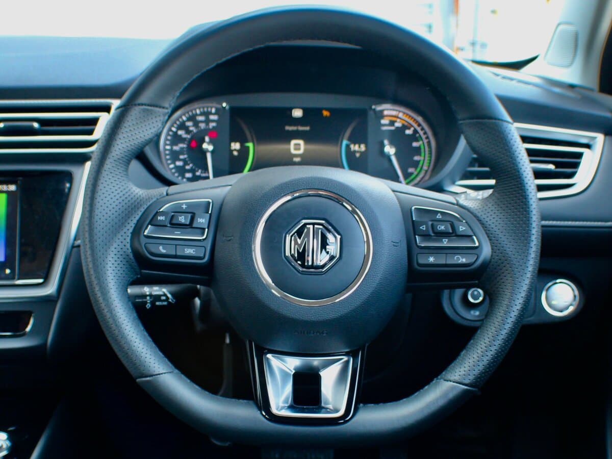 MG 5 EV I — Sükan