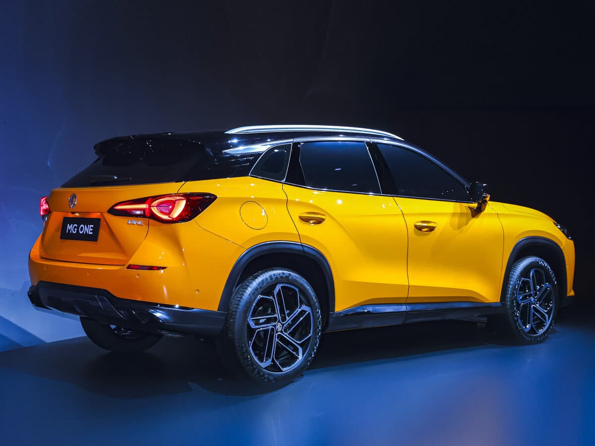 MG One 2021 – indiyədək — 3/4 arxadan