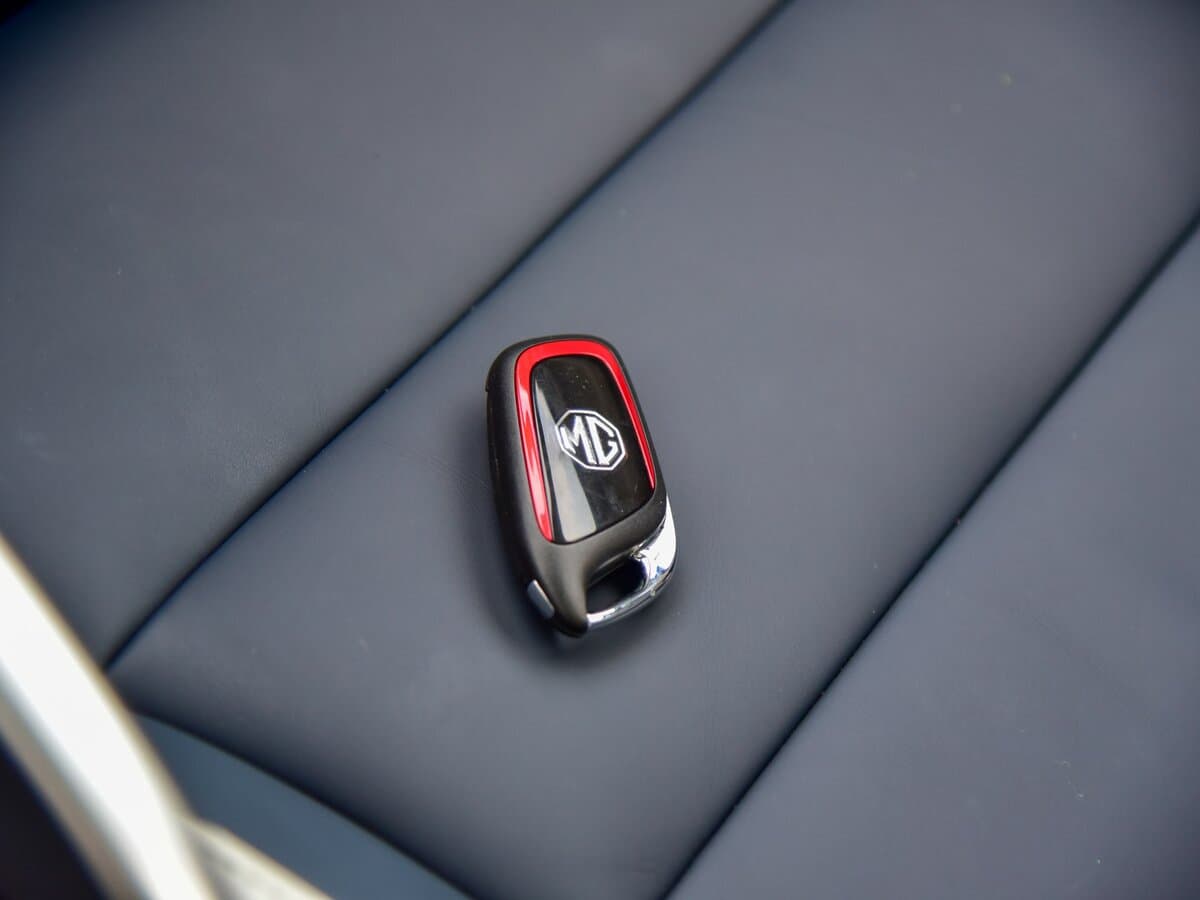 MG Pilot 2020 – 2023 — Salon, arxadan