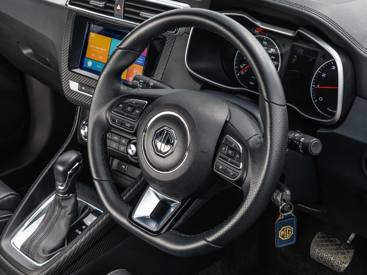 MG ZS II — Sükan