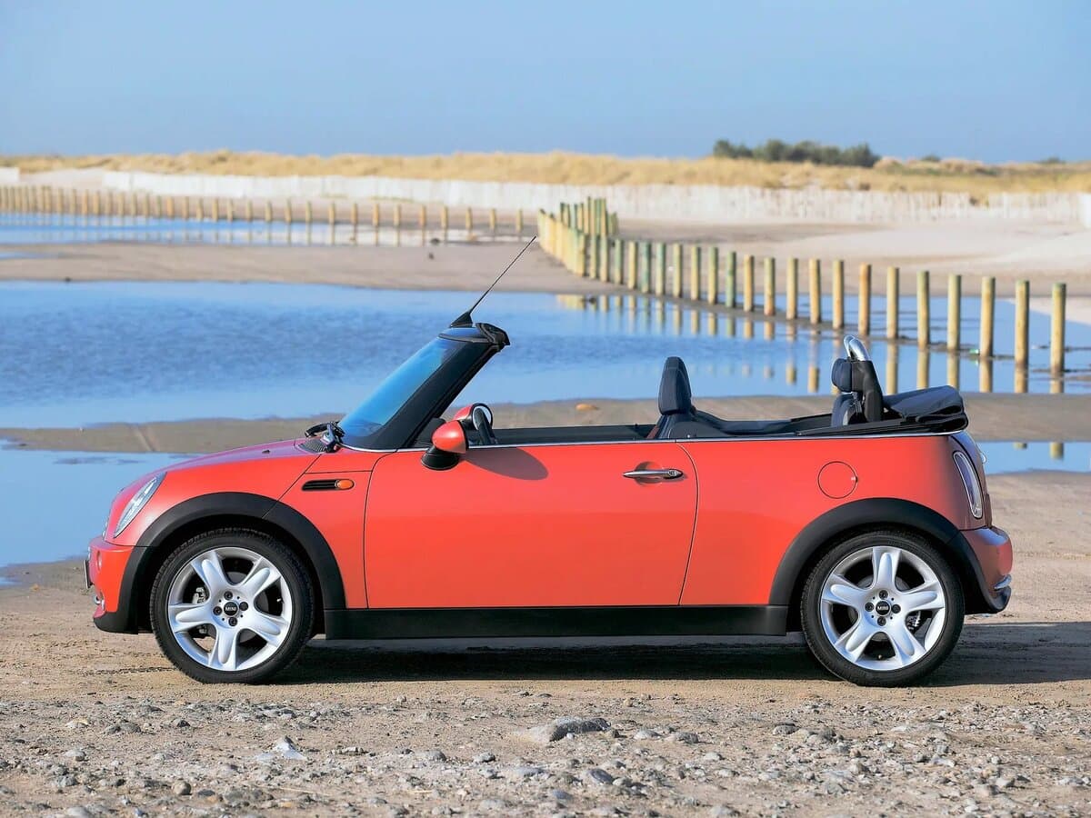 Mini Cabrio I — Yandan