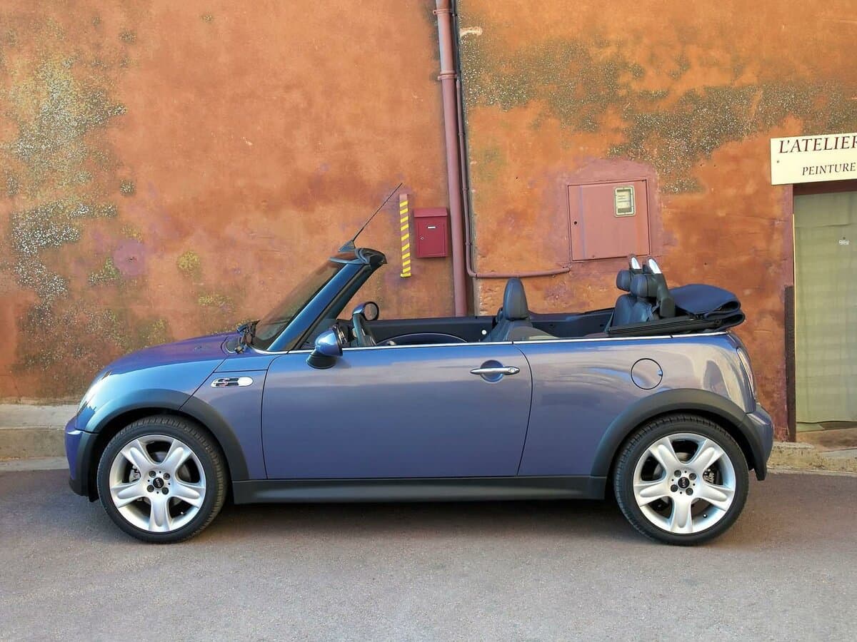 Mini Cabrio I — Yandan