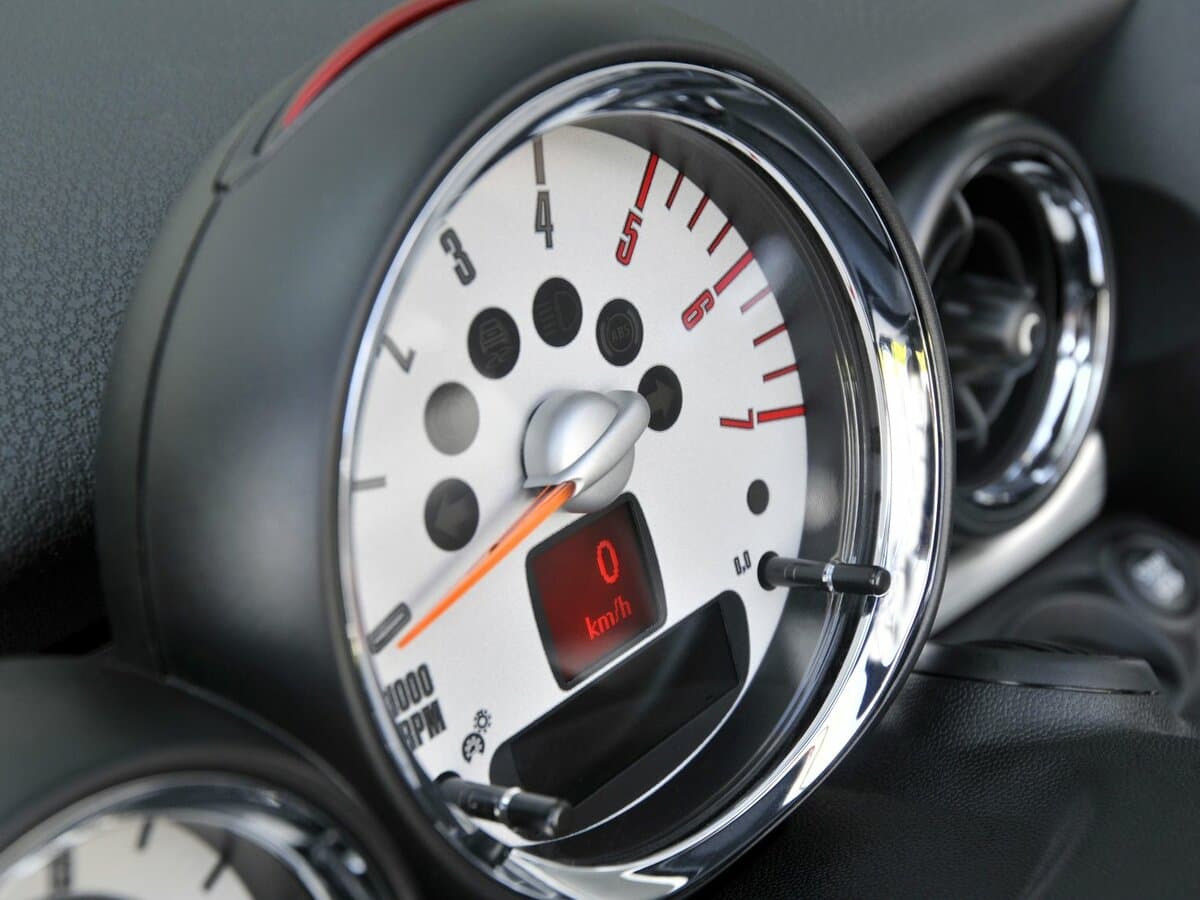 Mini Cabrio II Restayling — Salon, arxadan