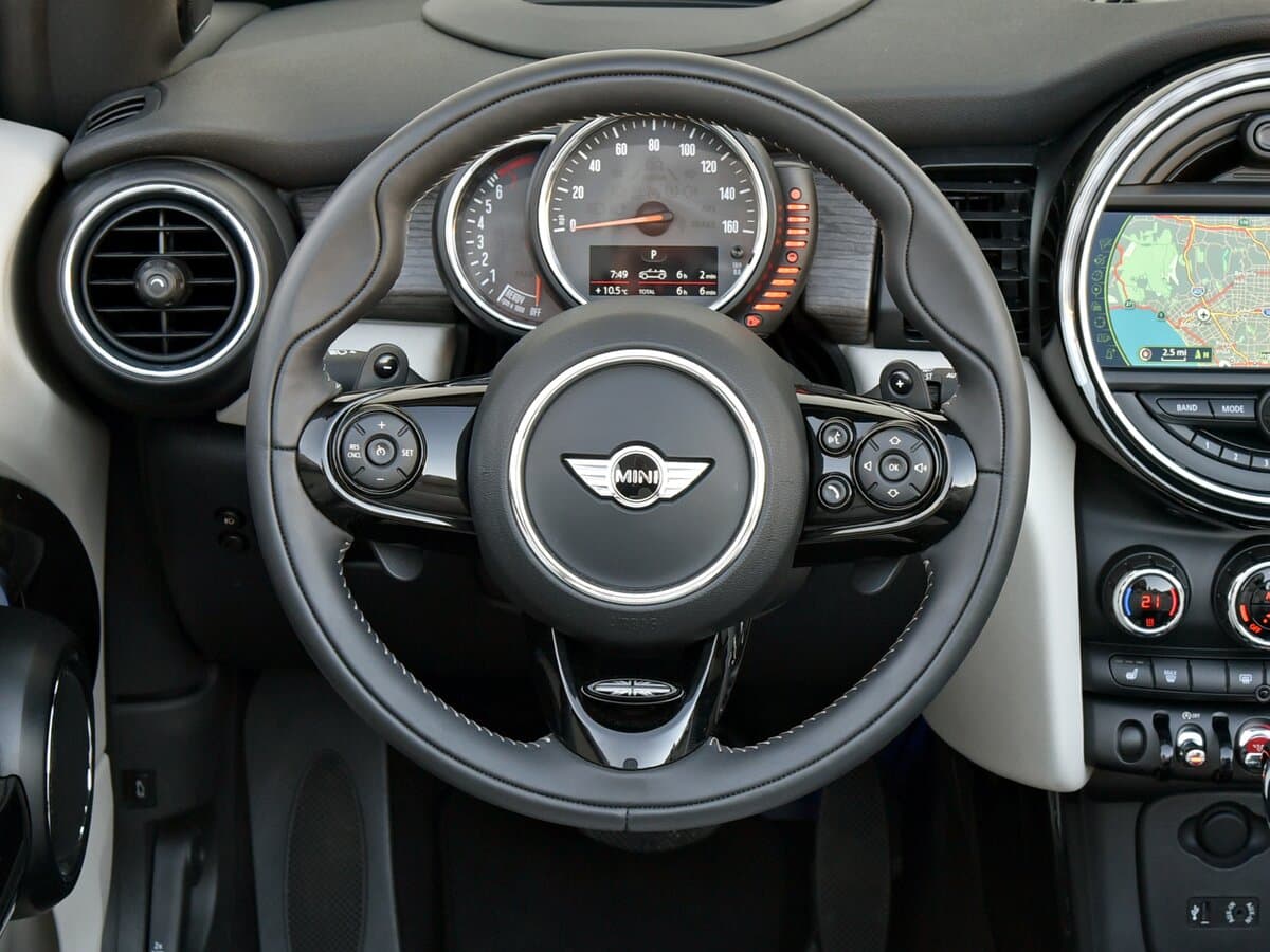 Mini Cabrio III — Sükan