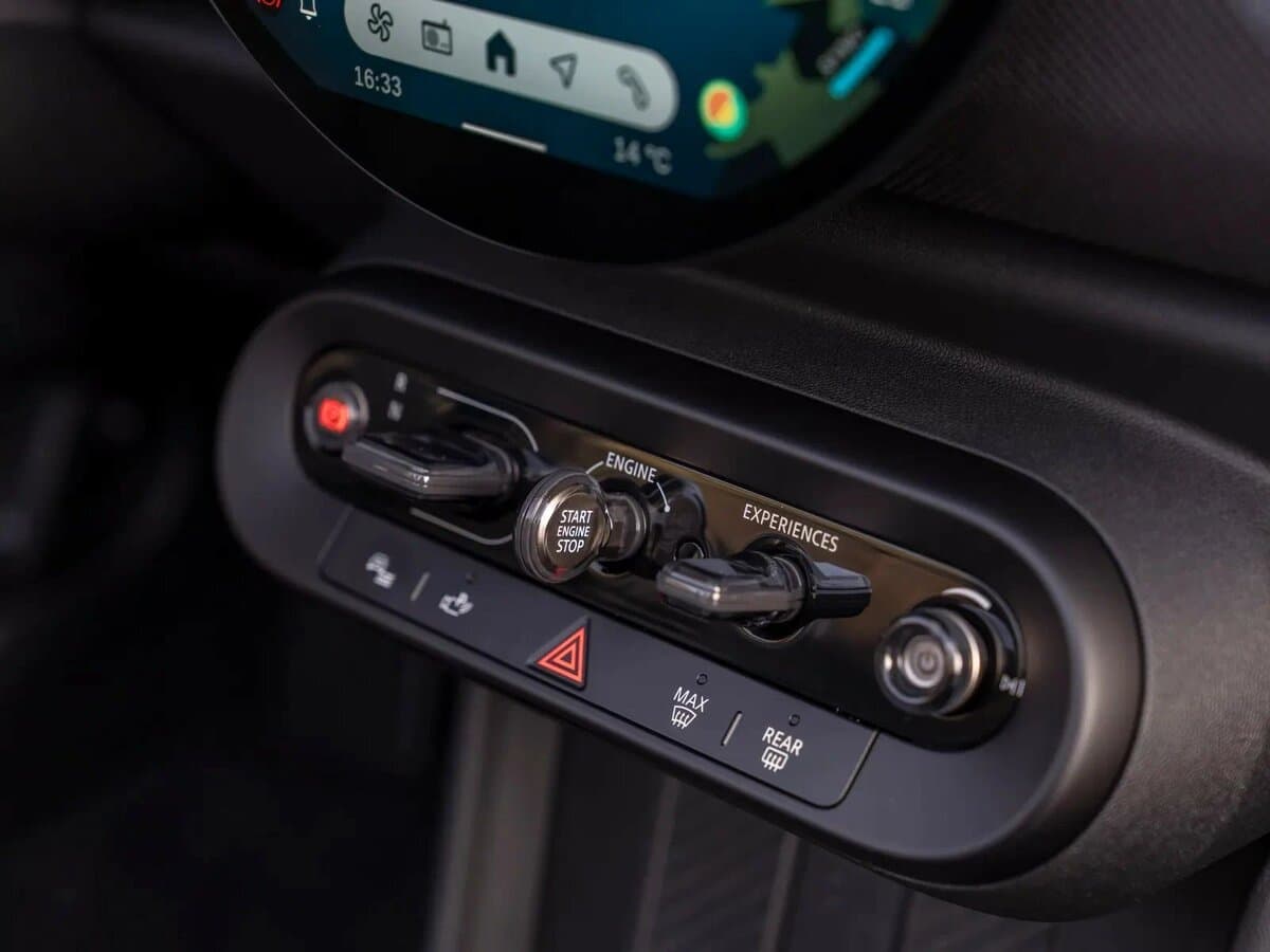 Mini Cabrio IV — Salon, arxadan