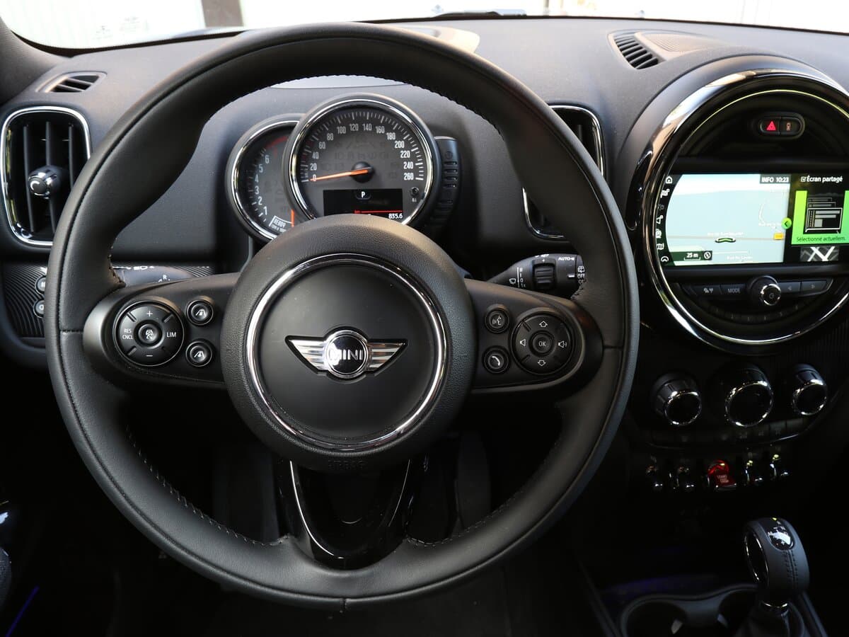 Mini Countryman II — Sükan
