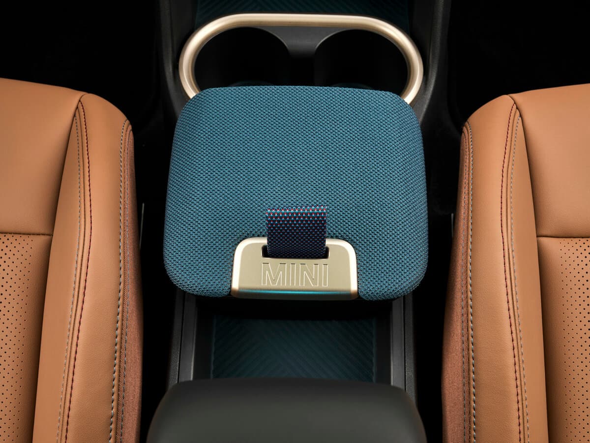 Mini Countryman III — Salon, arxadan