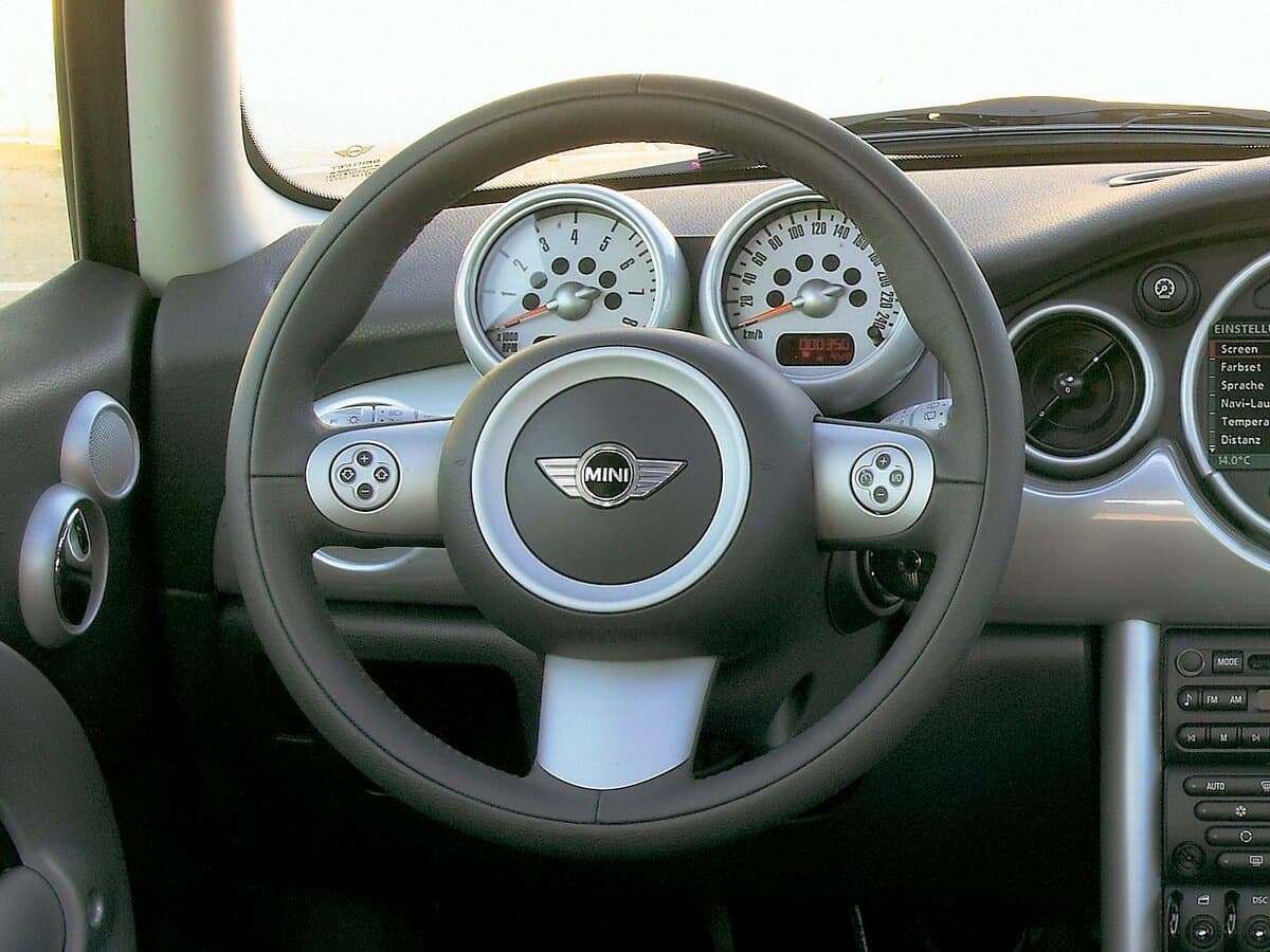 Mini Hatch I (R50) — Sükan