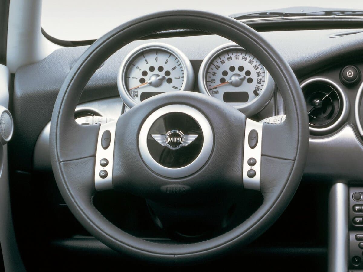Mini Hatch I (R50) — Sükan
