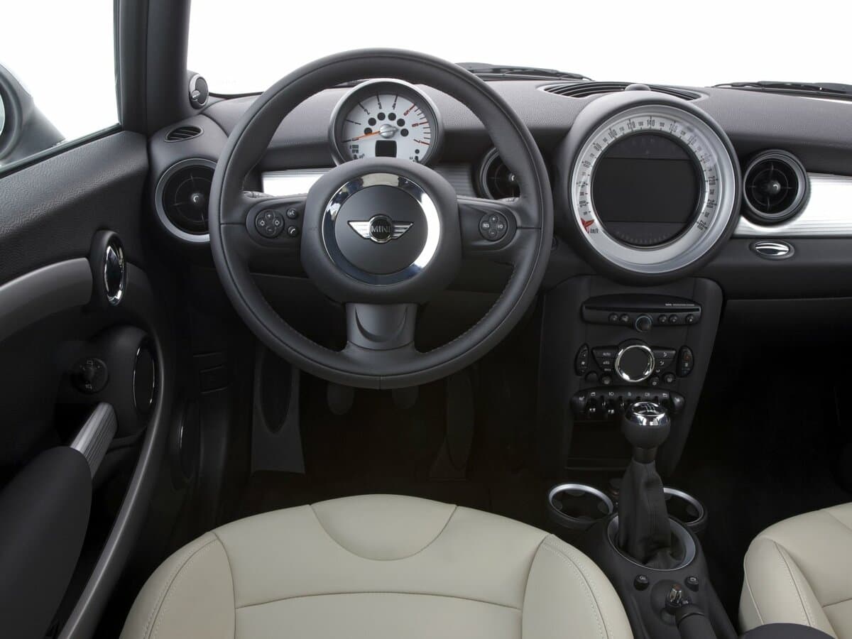 Mini Hatch II (R56) Restayling — Sükan