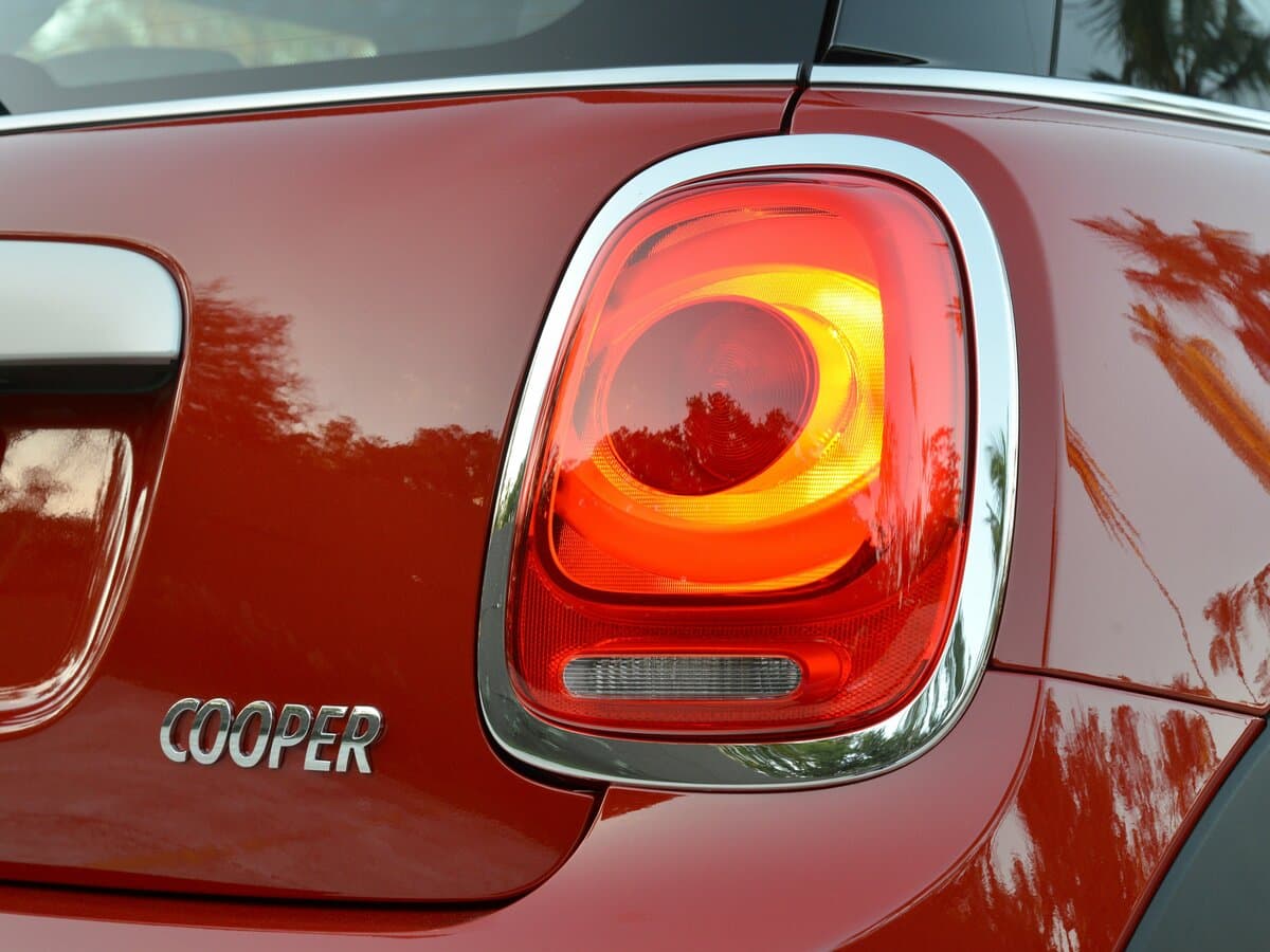 Mini Hatch III (F55/F56) — Detal