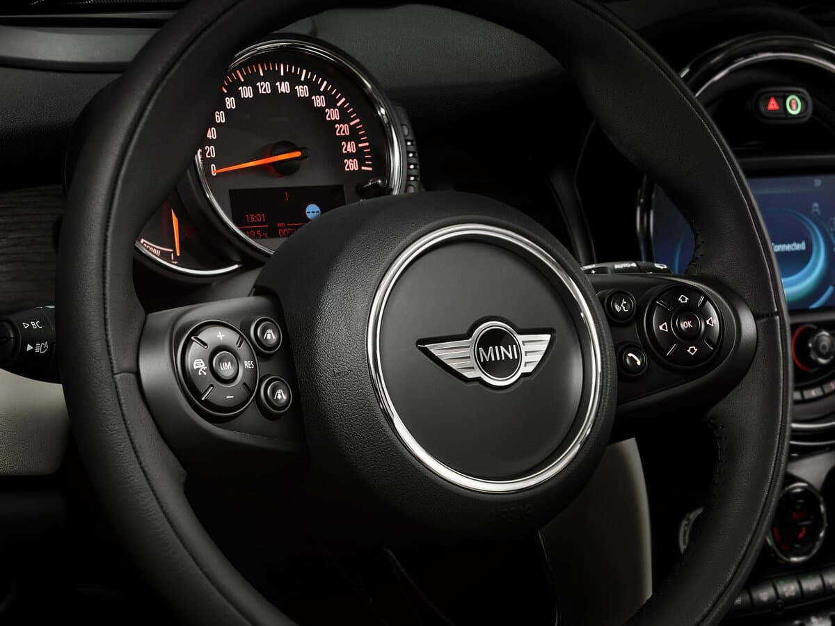 Mini Hatch III (F55/F56) — Sükan