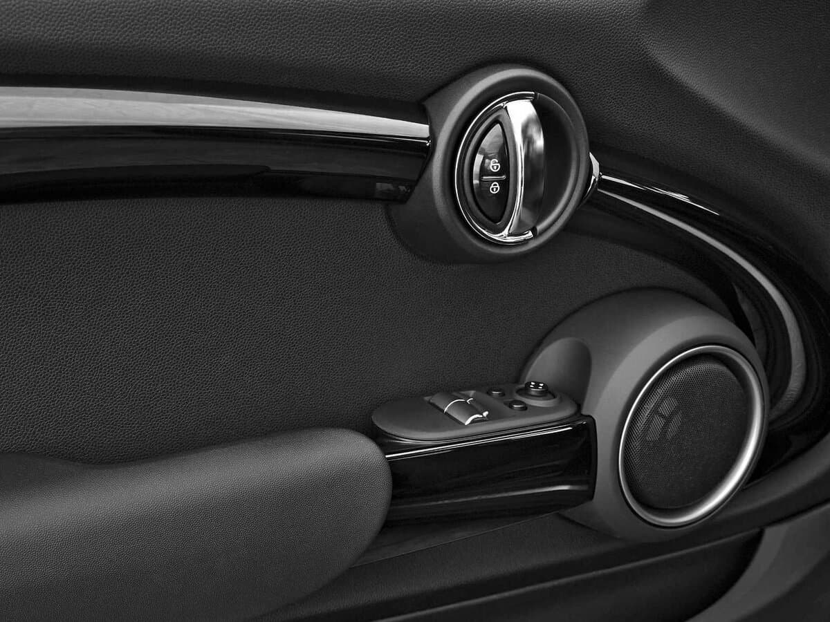 Mini Hatch III (F55/F56) — Qapı