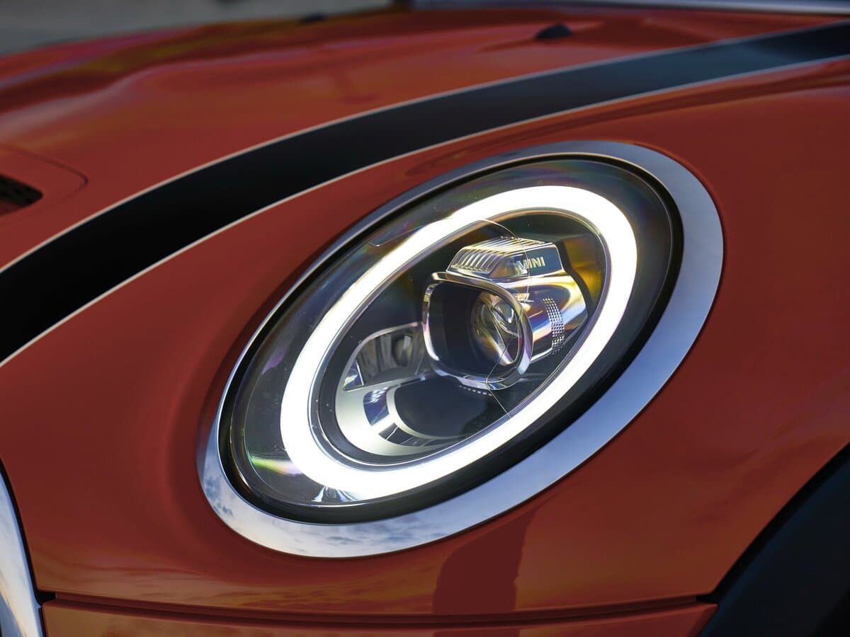 Mini Hatch III (F55/F56) Restayling — Fara
