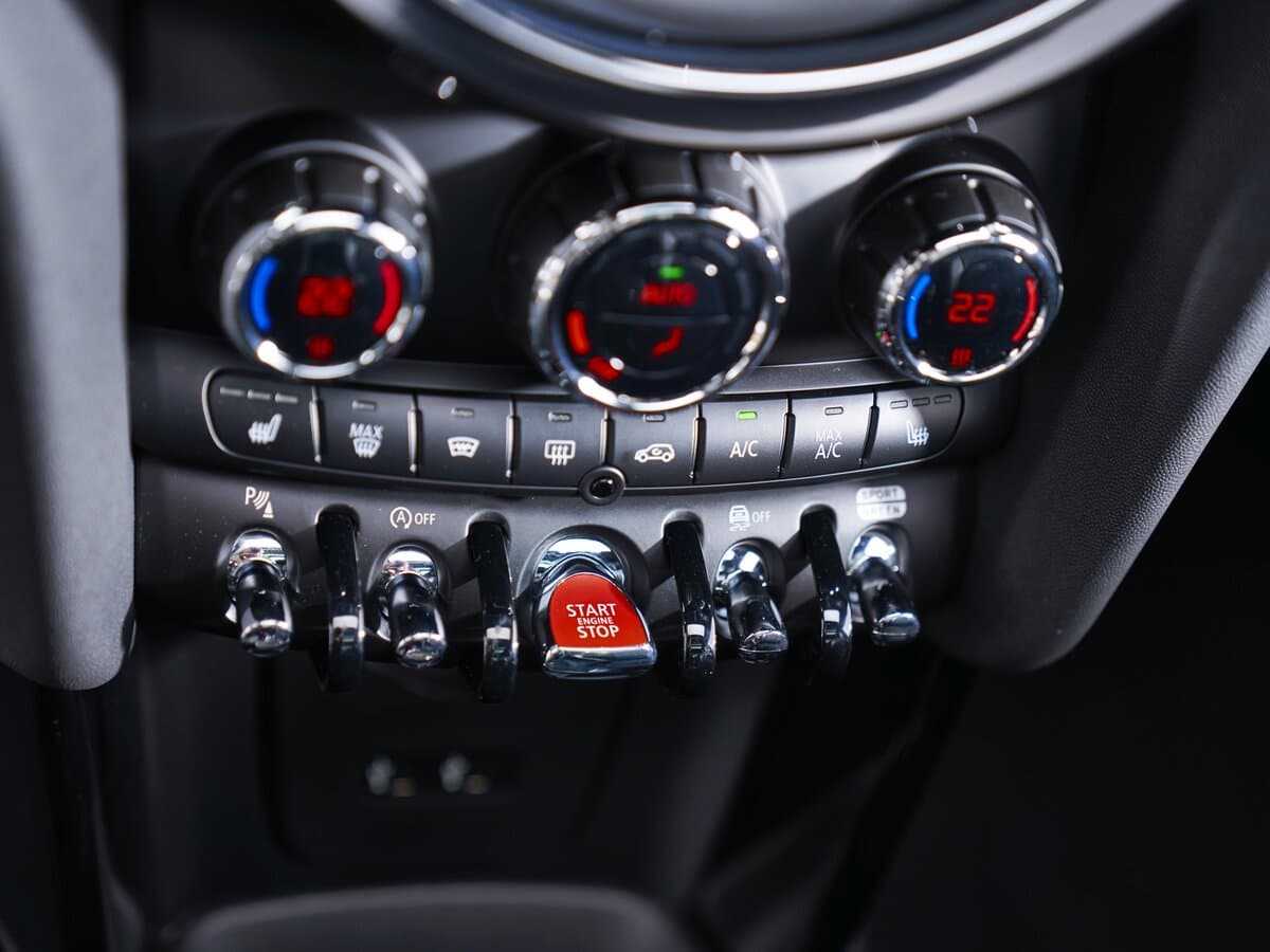 Mini Hatch III (F55/F56) Restayling — Salon, öndən