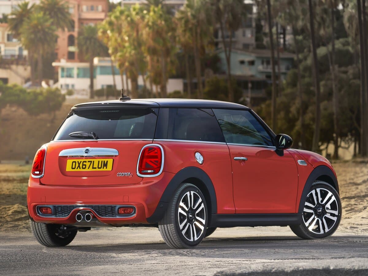 Mini Hatch III (F55/F56) Restayling — 3/4 arxadan
