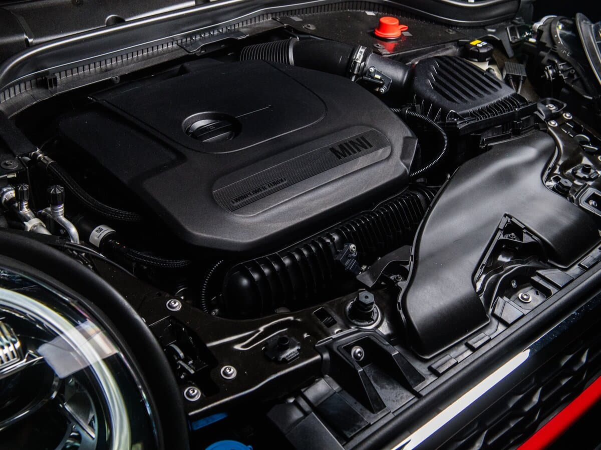 Mini Hatch III (F55/F56) Restayling — Salon, arxadan