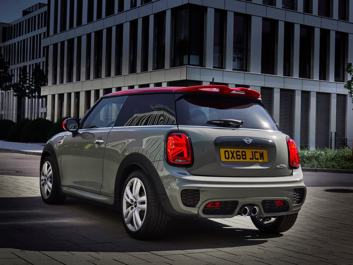 Mini Hatch III (F55/F56) Restayling — 3/4 arxadan