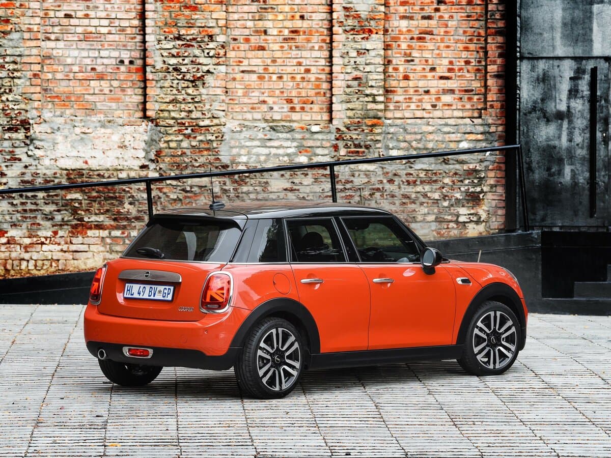 Mini Hatch III (F55/F56) Restayling — 3/4 arxadan