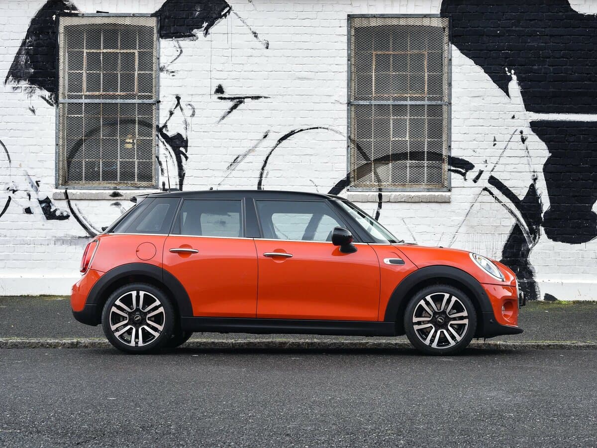 Mini Hatch III (F55/F56) Restayling — Yandan
