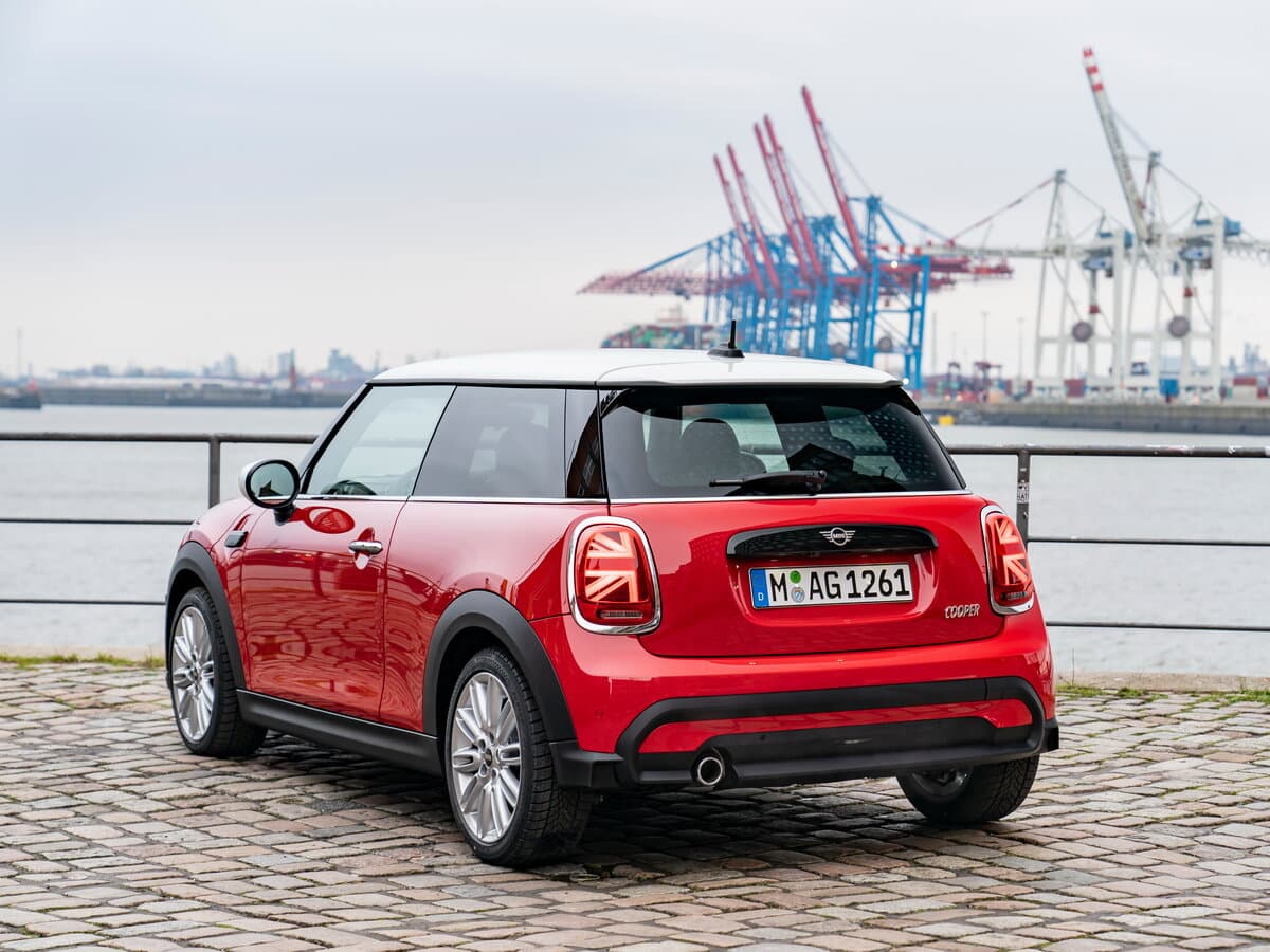 Mini Hatch III (F55/F56) Restayling 2 — 3/4 arxadan