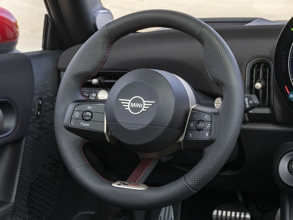 Mini Hatch IV (F65/F66/J01) — Sükan