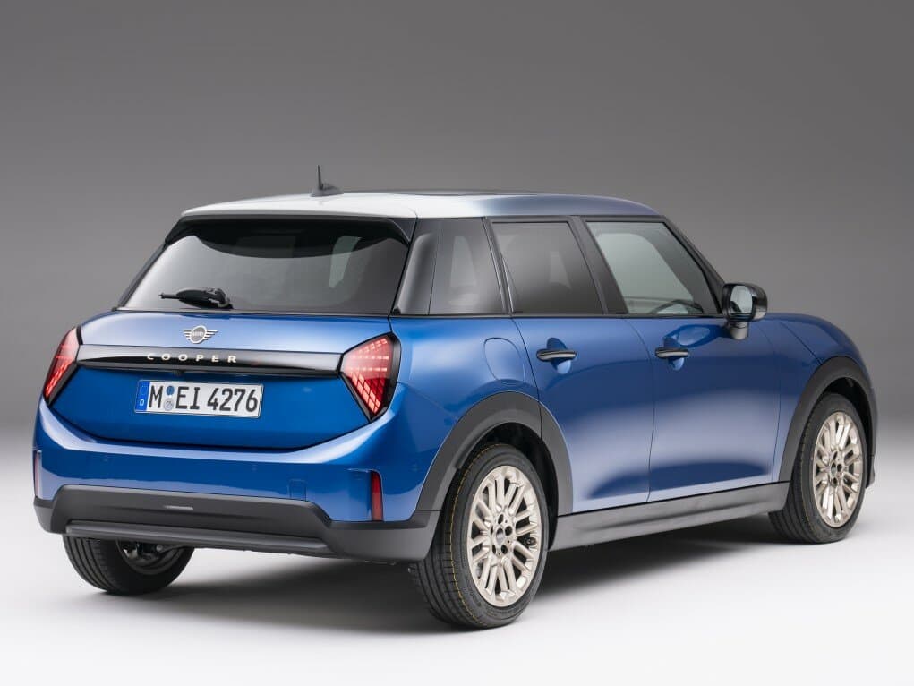 Mini Hatch IV (F65/F66/J01) — 3/4 arxadan