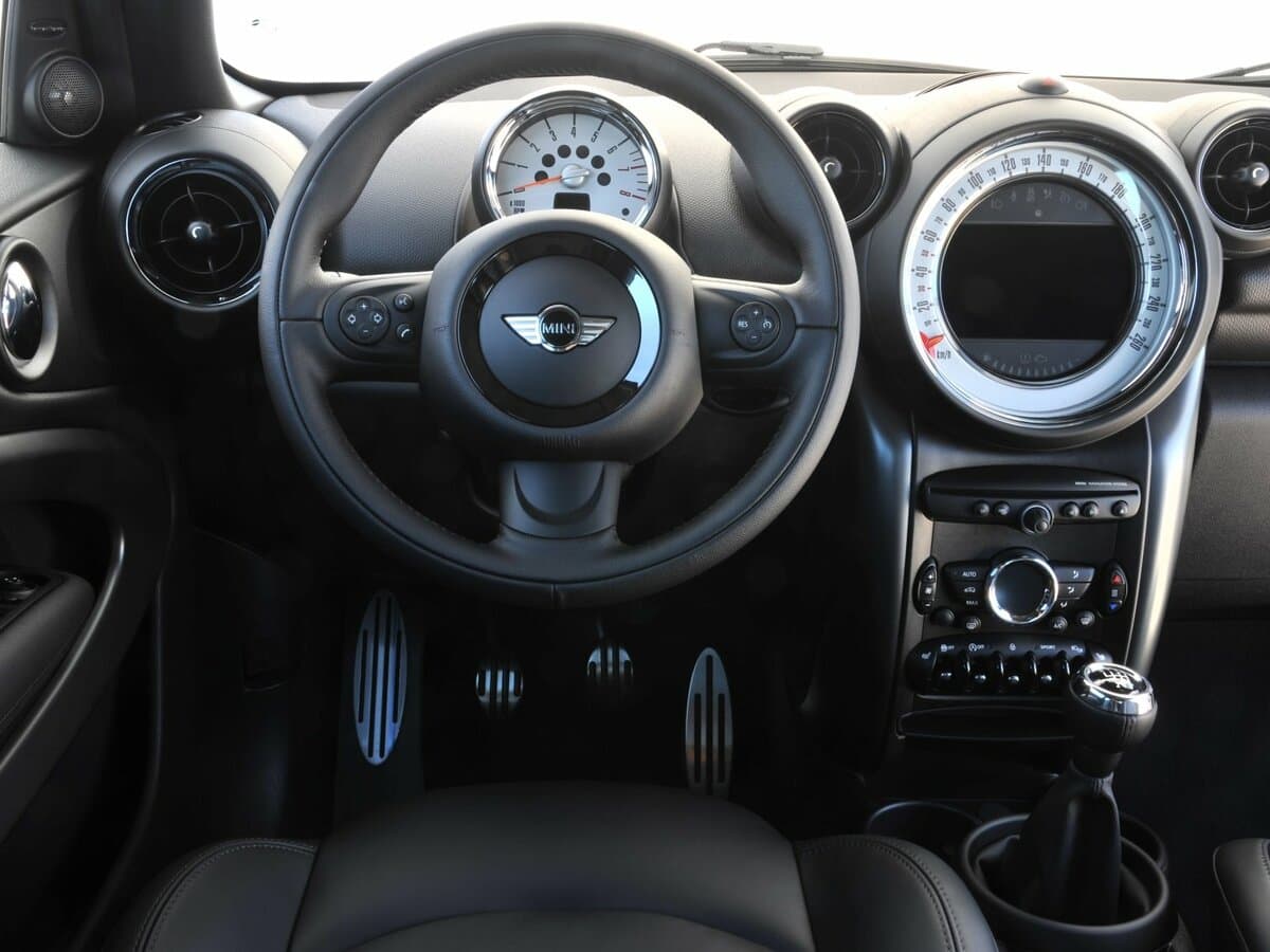 Mini Paceman I — Sükan