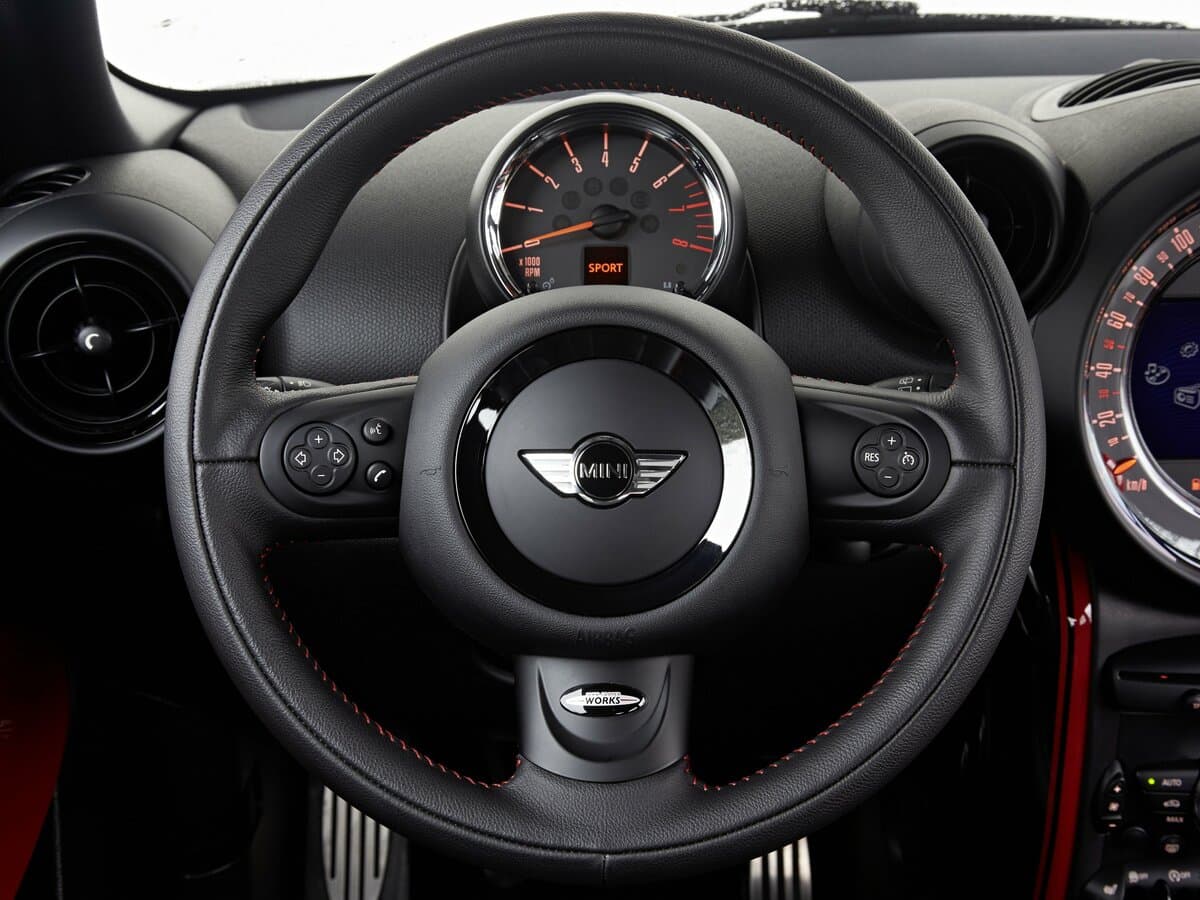 Mini Paceman I — Sükan