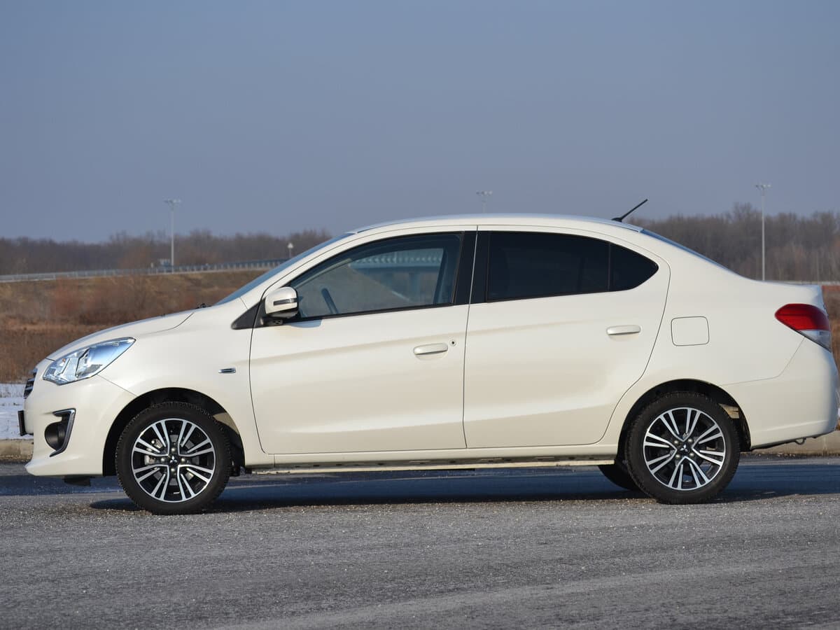 Mitsubishi Attrage I — Yandan