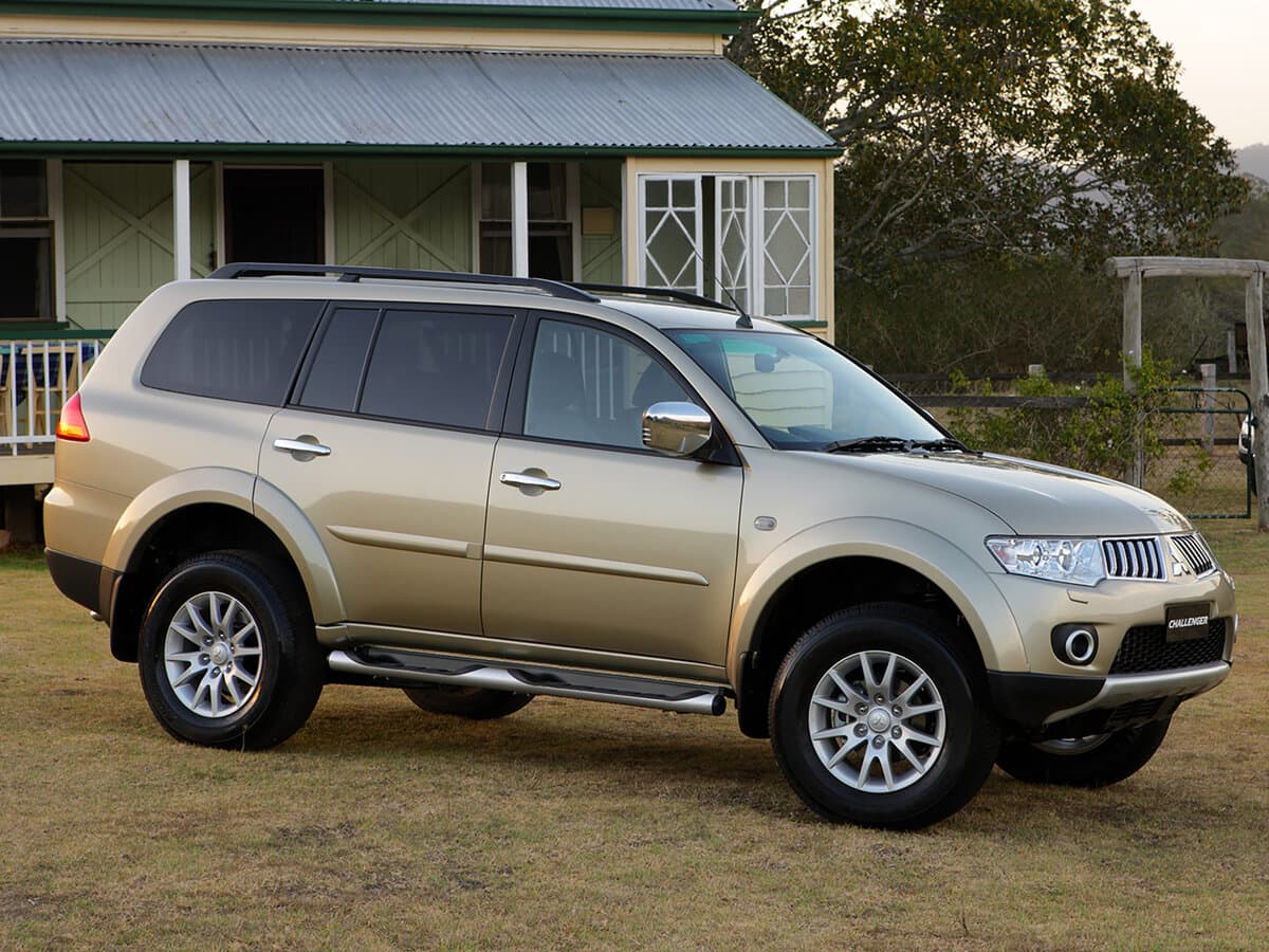 Mitsubishi Challenger II — Yandan