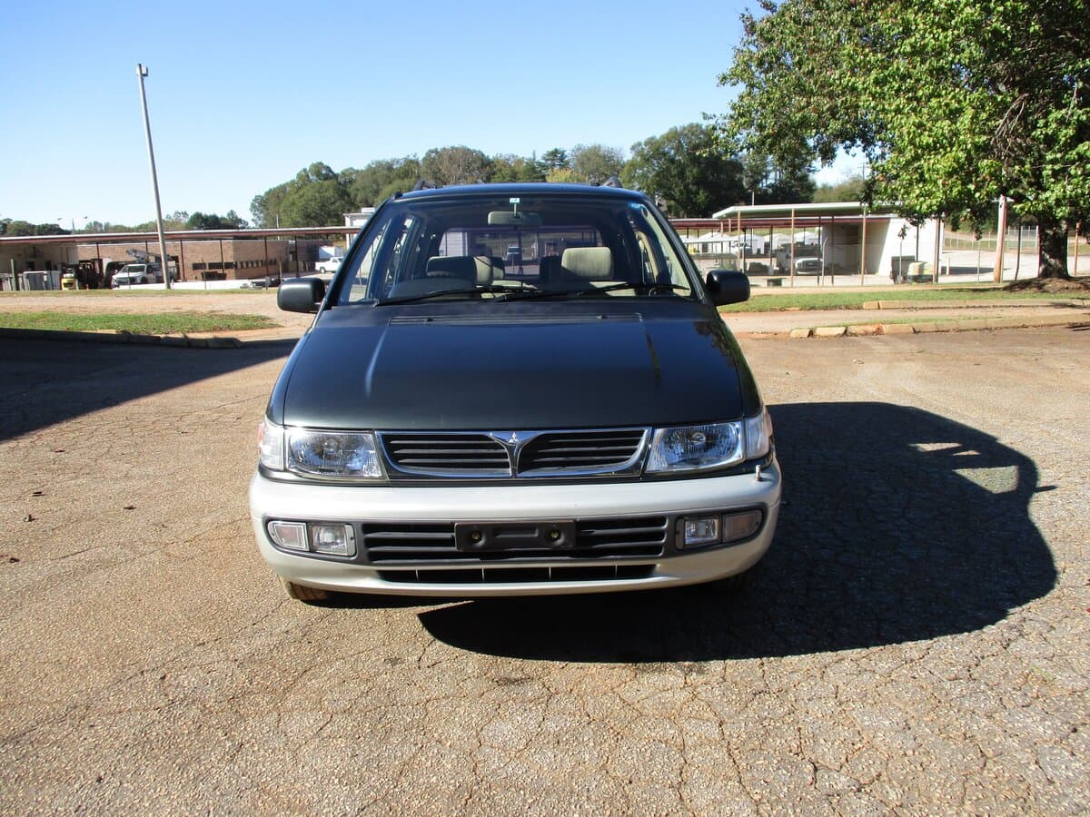 Mitsubishi Chariot II — Öndən