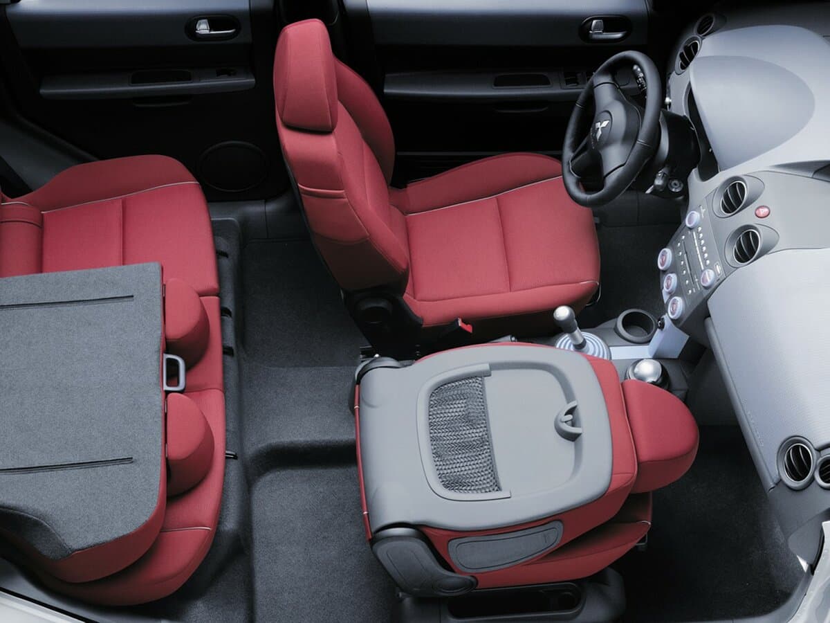 Mitsubishi Colt VI (Z20/Z30) — Salon, öndən